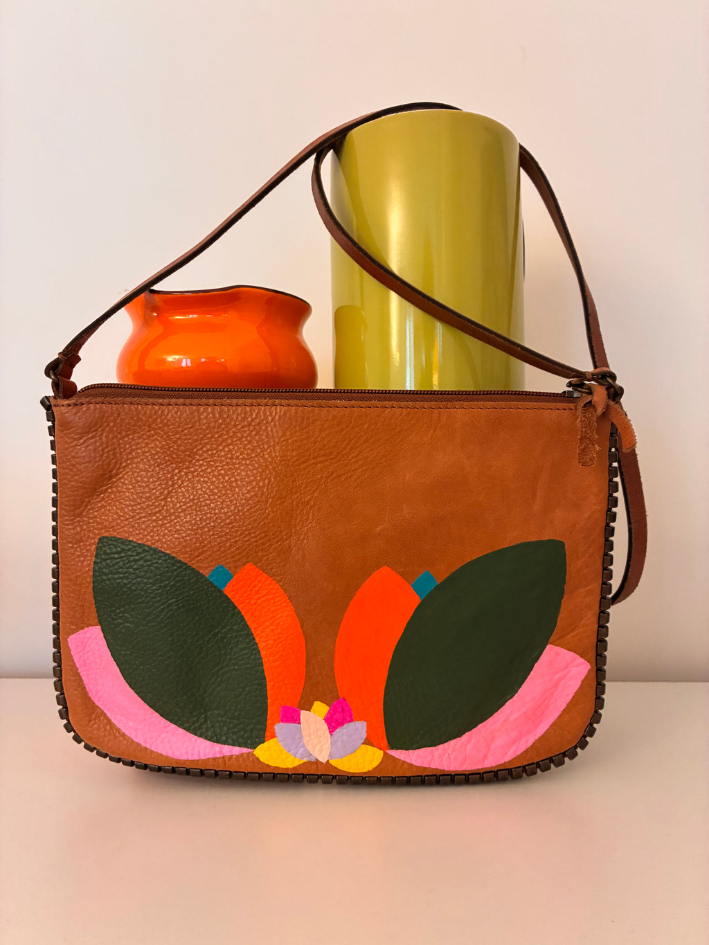 Pochette grainée à bordure festonnée