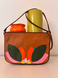 Pochette grainée à bordure festonnée