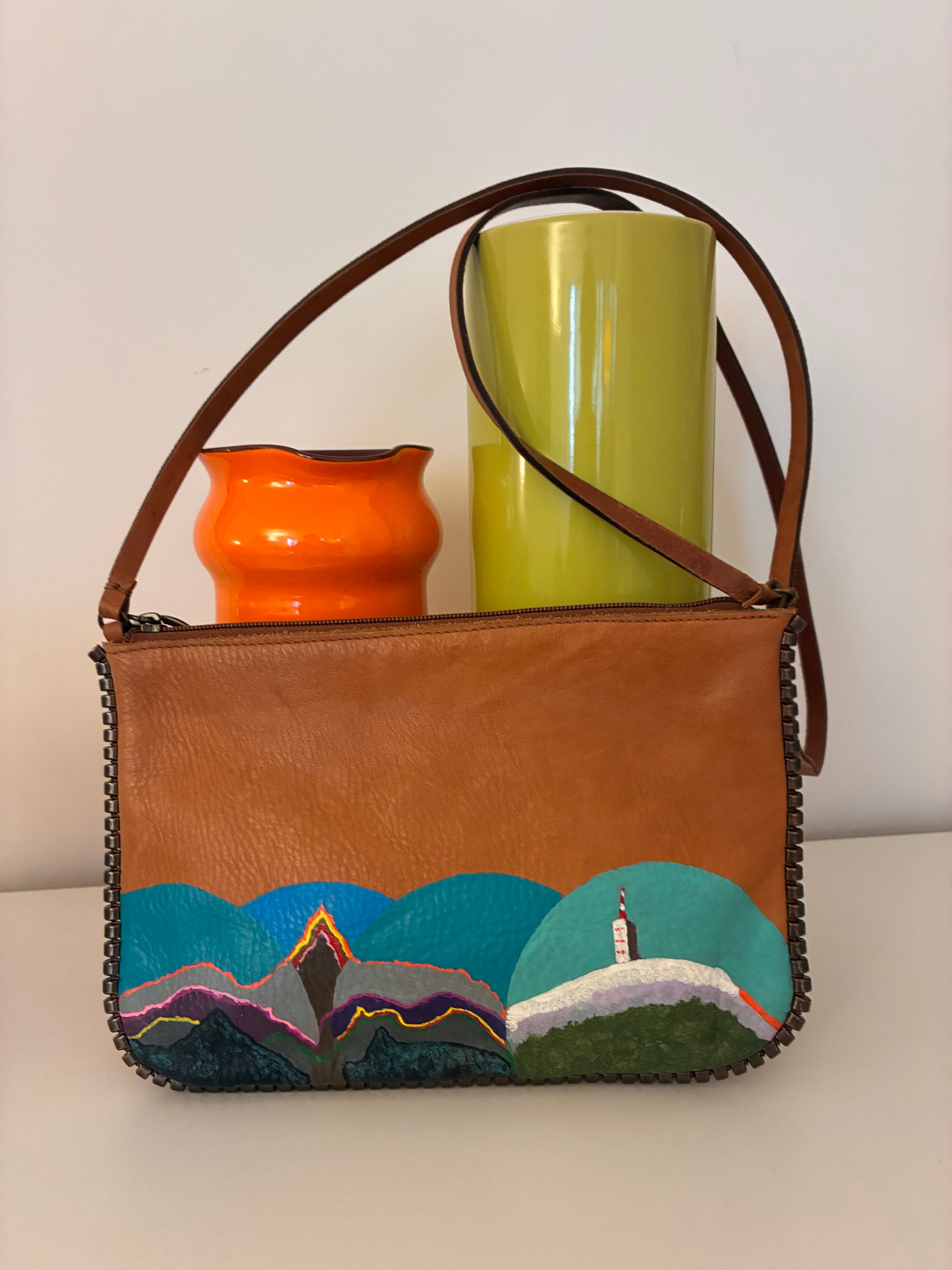 Pochette grainée à bordure festonnée